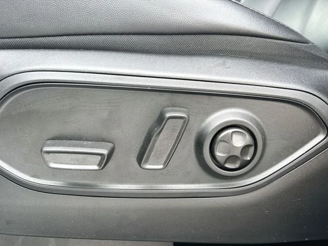 Used 2025 White Jeep Limited image 12