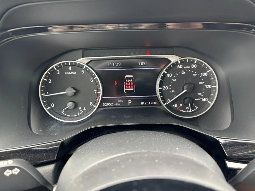 Used 2025 Obsidian Green Pearl Nissan SL image 18