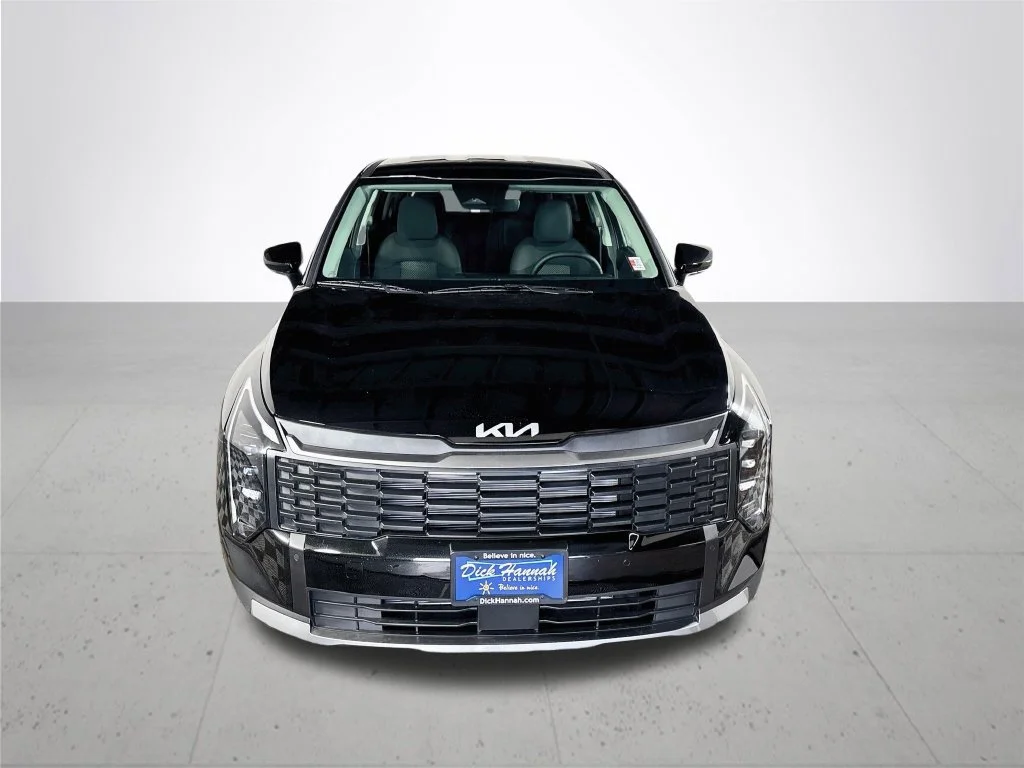 New 2027 Fusion Black Kia LX image 3