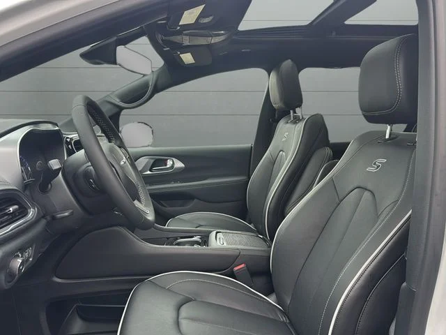 2026 Chrysler Pacifica Limited - Photo 10