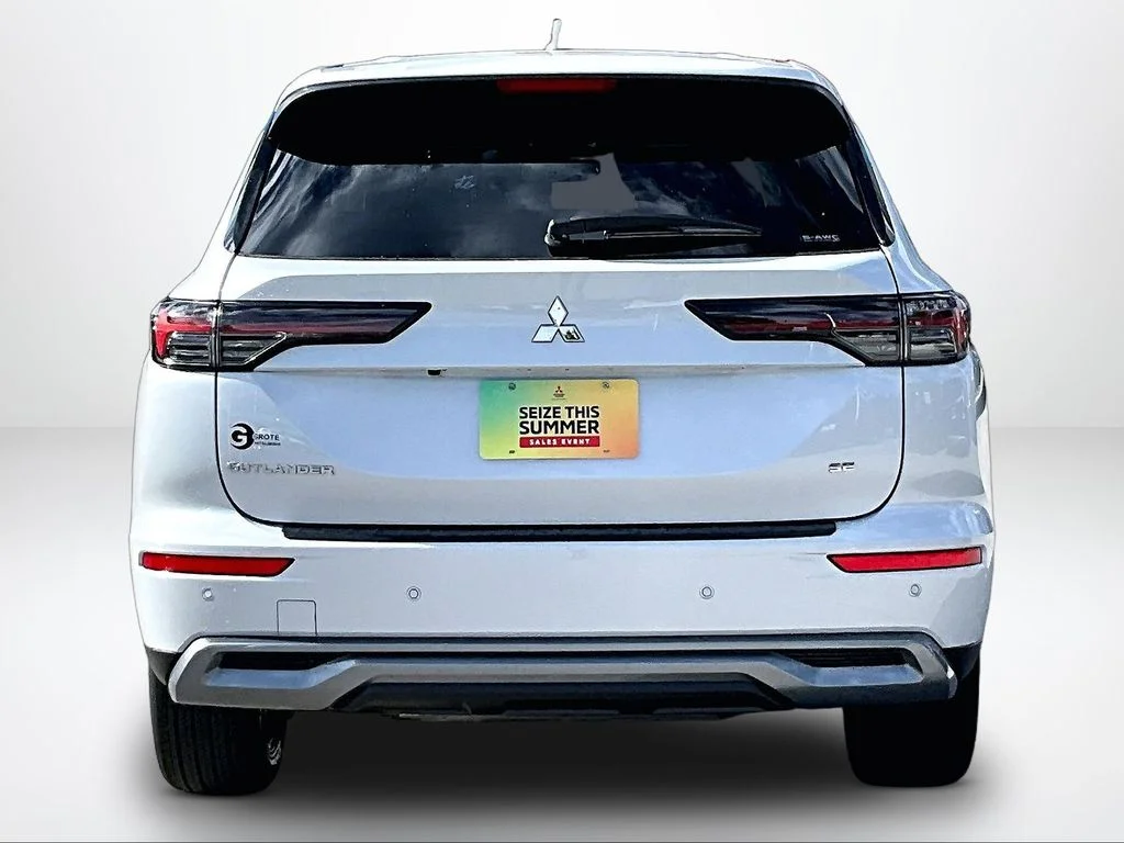New 2026 White Mitsubishi SE image 5