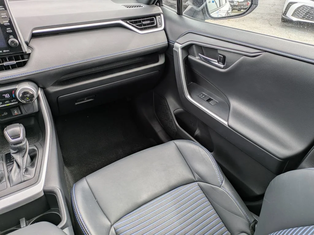 2022 Toyota RAV4 XSE - Photo 18