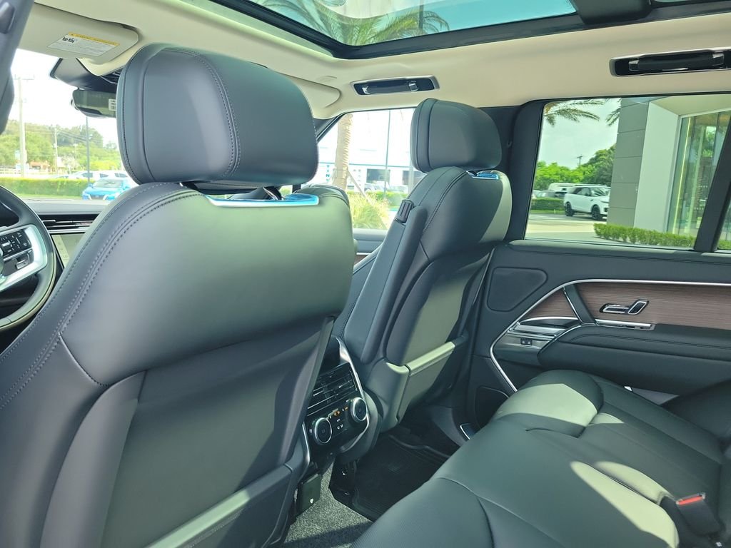 New 2026 Carpathian Grey Land Rover SE image 17