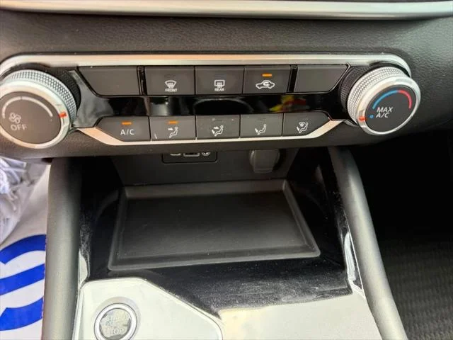 Used 2025 Gray Nissan SR image 14
