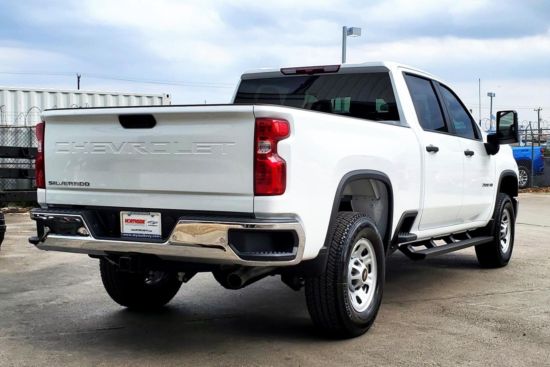 New 2025 Summit White Chevrolet WT image 5