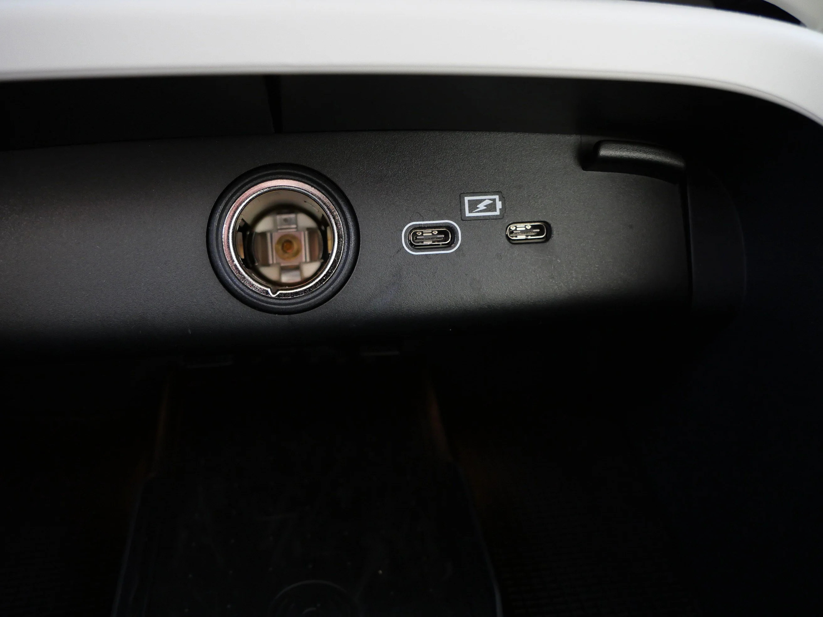 Used 2024 Silver Dawn Metallic Volvo Plus Dark Theme image 30