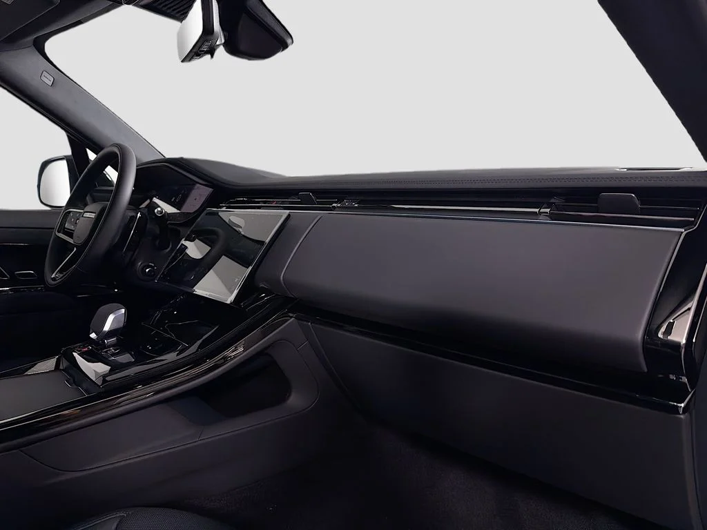 New 2026 Santorini Black Land Rover Dynamic SE image 31