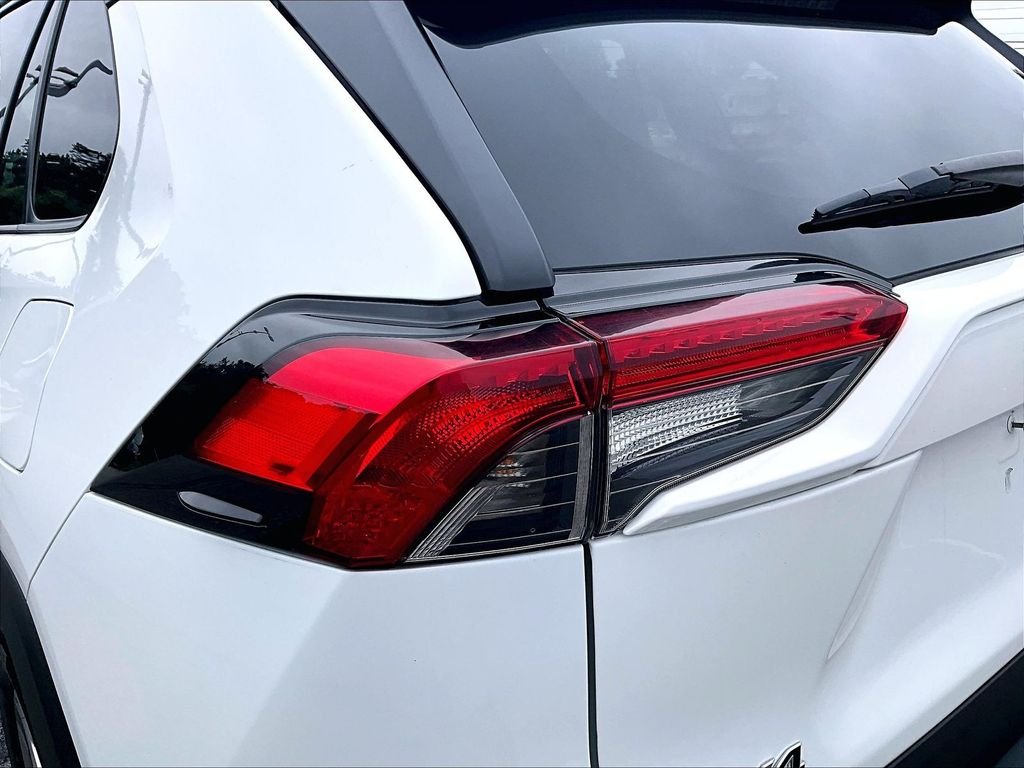 Used 2025 White Toyota XLE image 34