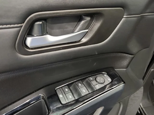 Used 2025 Super Black Nissan SL image 16