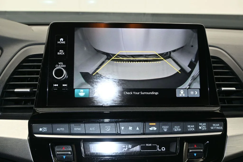 Used 2025 Solar Silver Metallic Honda EX-L image 19