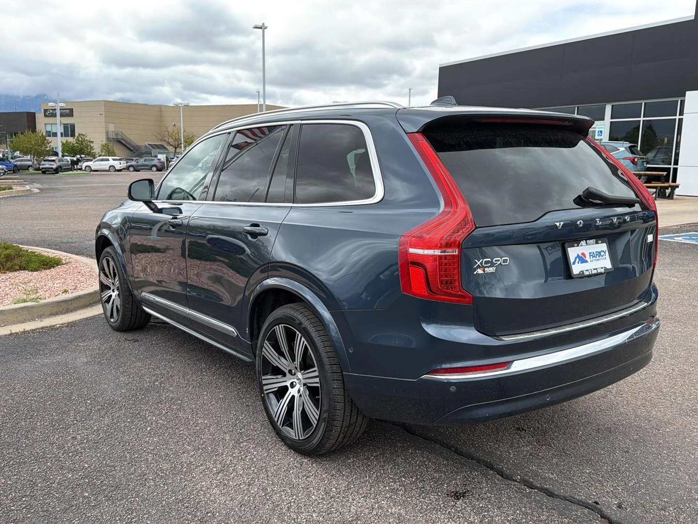 Used 2024 Denim Blue Metallic Volvo Ultimate Bright Theme image 7