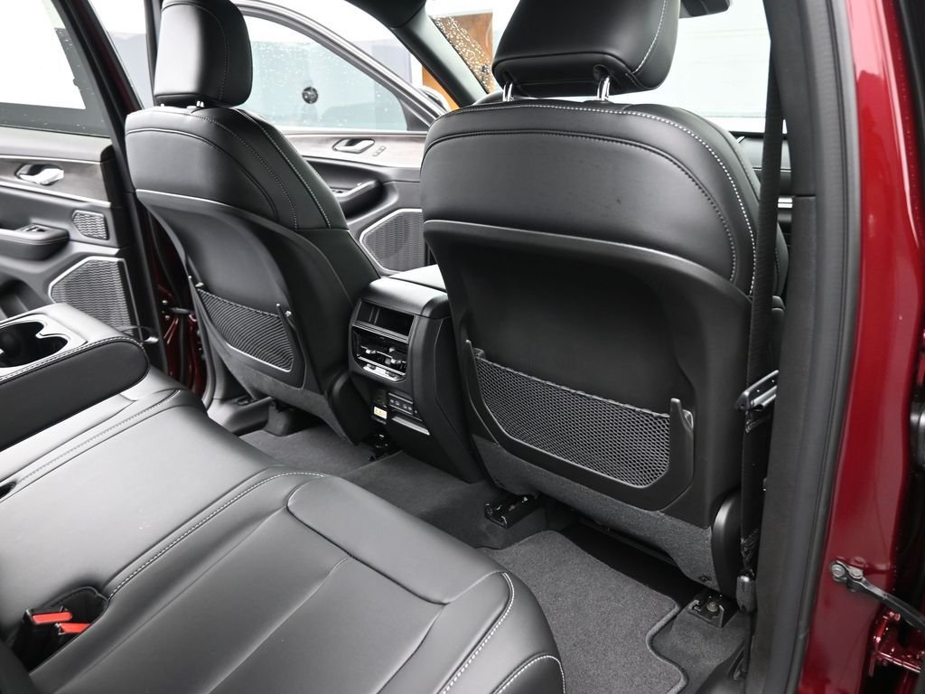 New 2026 Velvet Red Pearl-Coat Exterior Paint Jeep Limited image 7