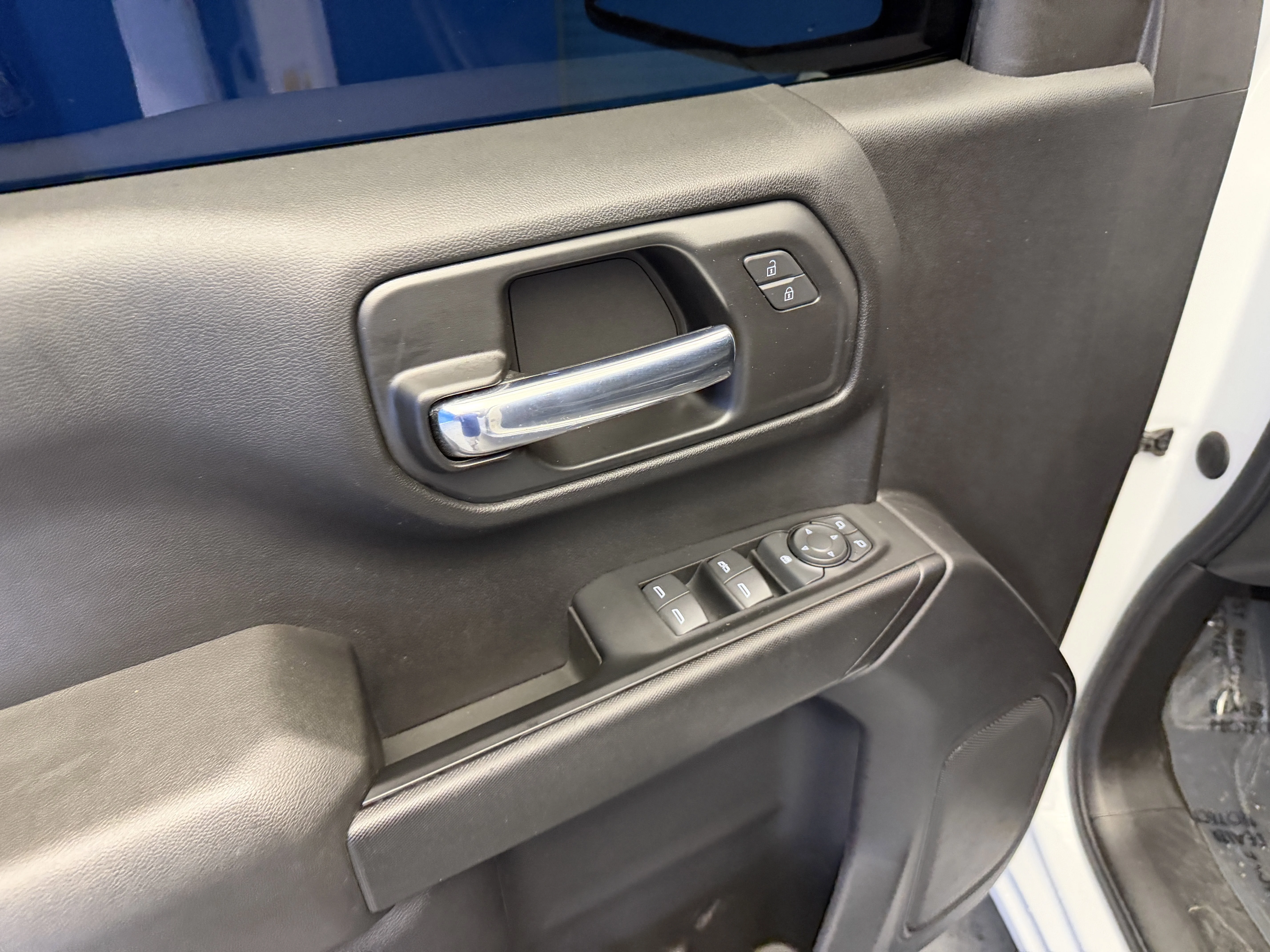 Used 2022 Summit White Chevrolet Custom image 10