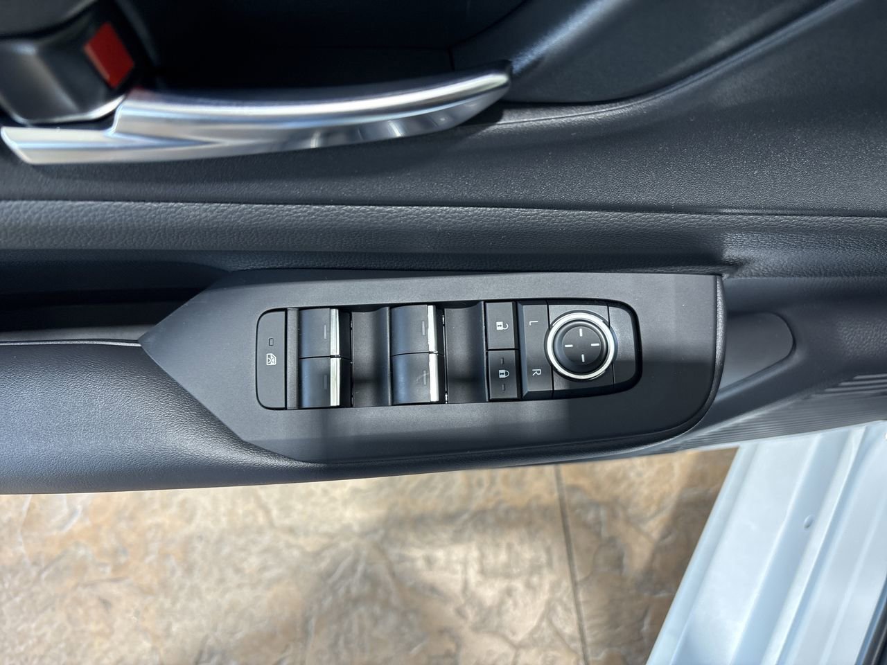 2026 Toyota Prius Plug-in Hybrid XSE - Photo 13