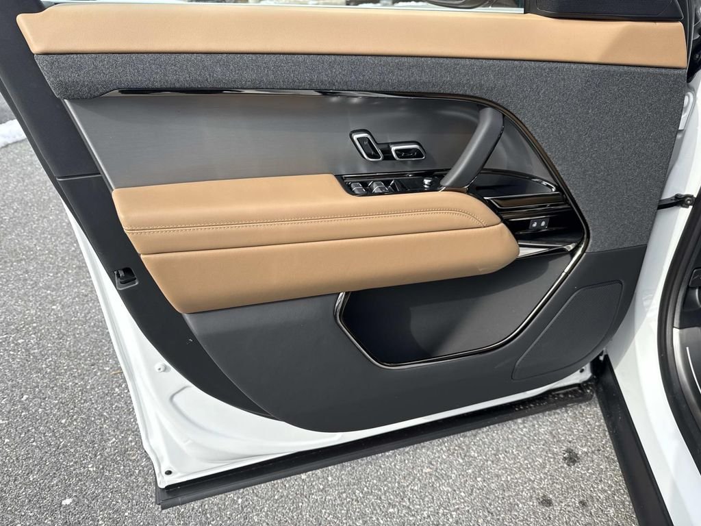 New 2026 Fuji White Land Rover SE image 19