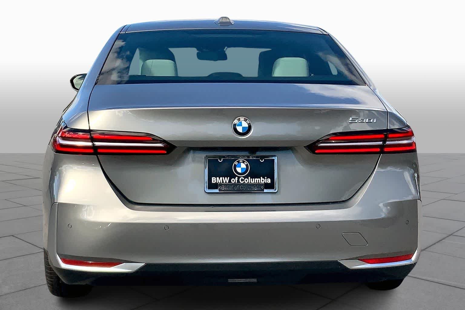 Used 2026 Oxide Grey Metallic BMW 530i image 4