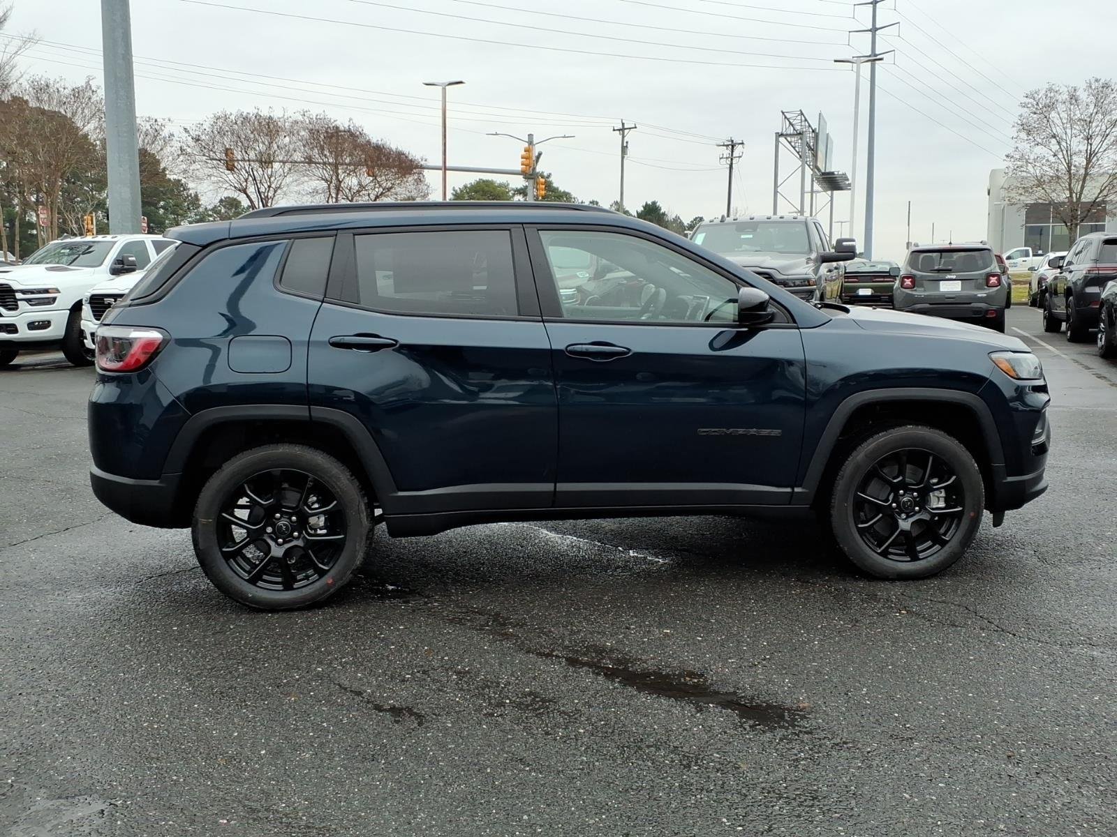 New 2026 Fathom Blue Pearl-Coat Exterior Paint Jeep Latitude Altitude image 19