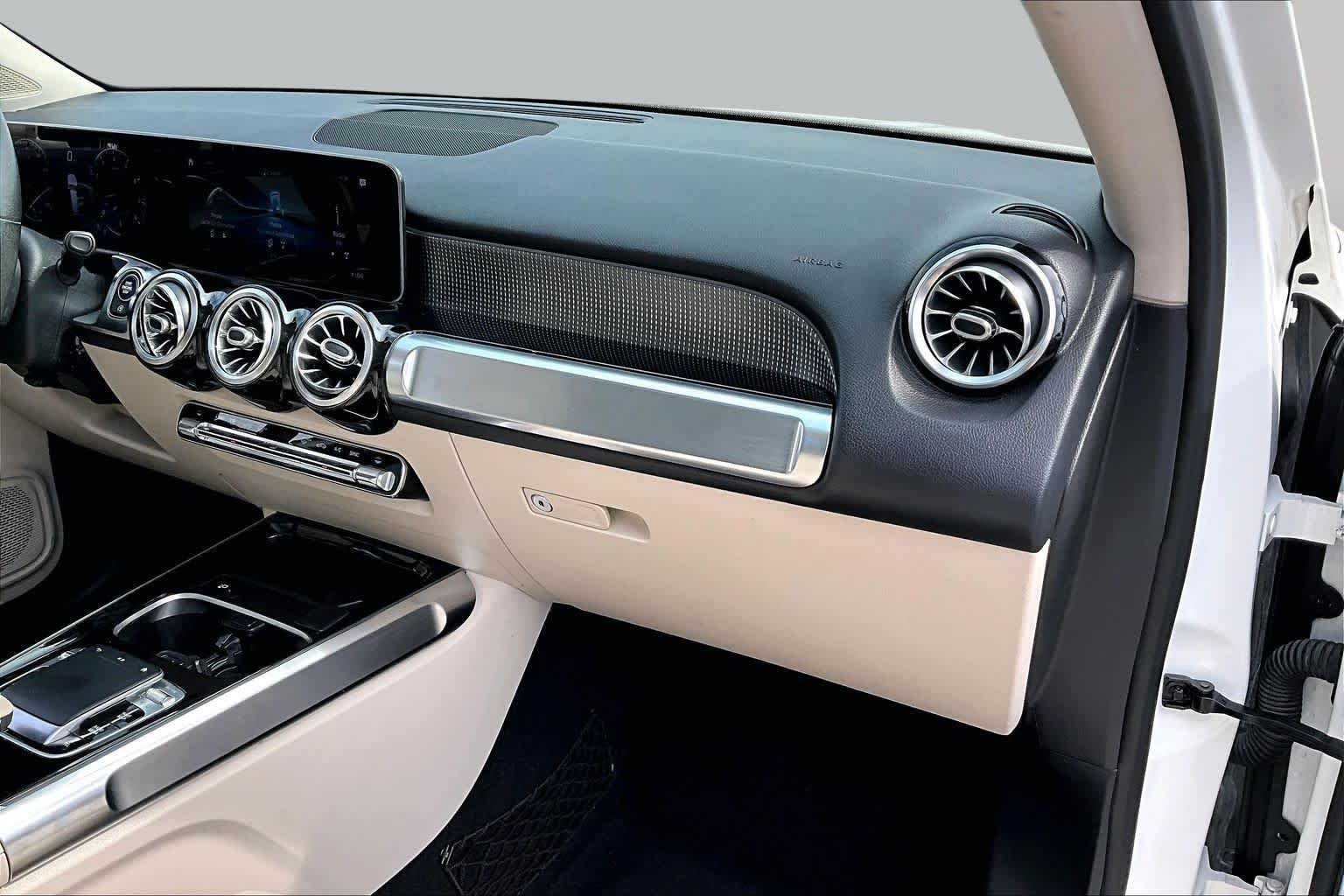 Used 2020 Polar White Mercedes-Benz GLB 250 image 19