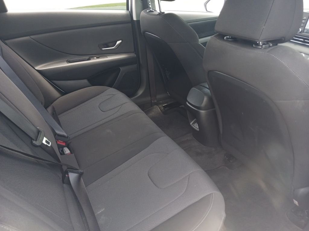 2025 Hyundai Elantra SE - Photo 19