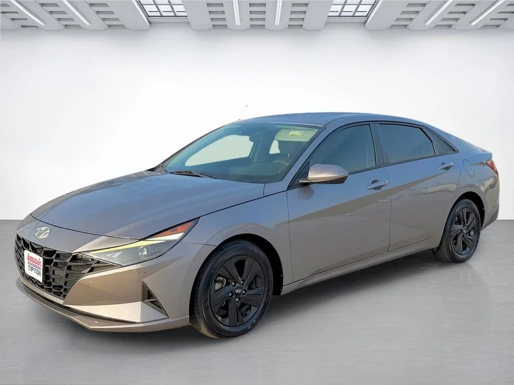 Used 2023 Silver Hyundai SEL image 7