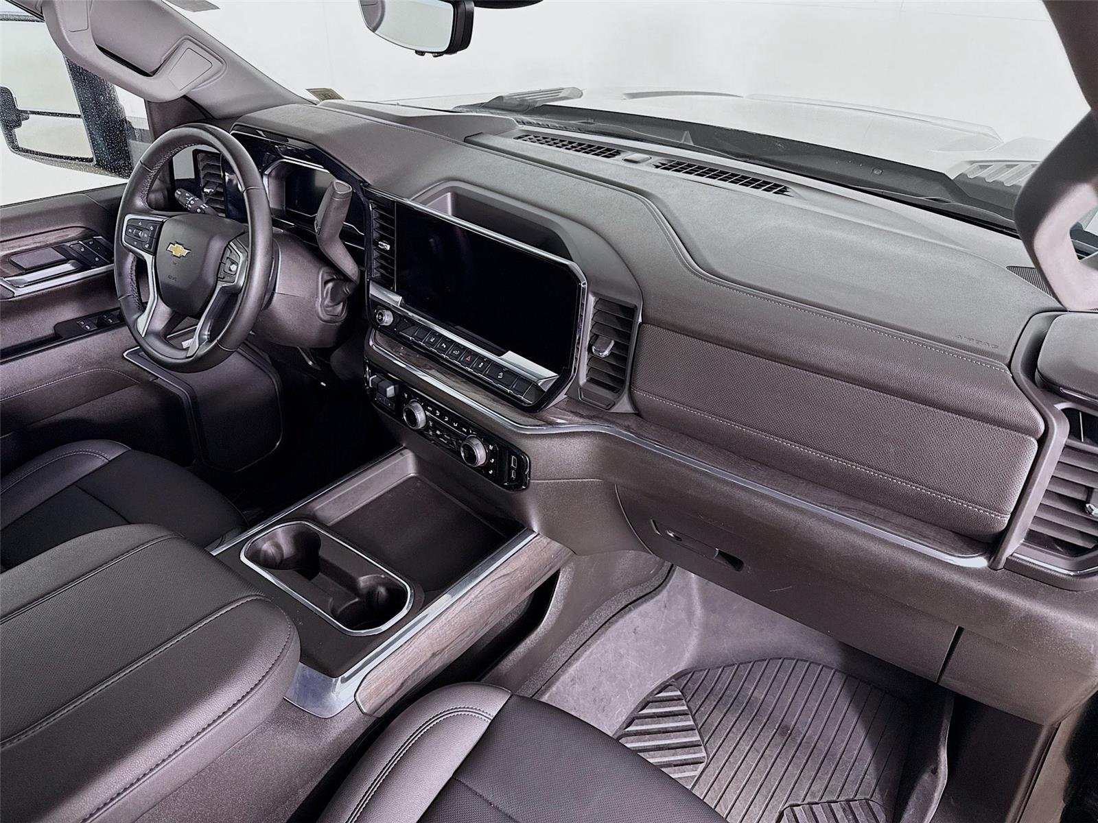 Used 2025 Black Chevrolet LTZ image 32