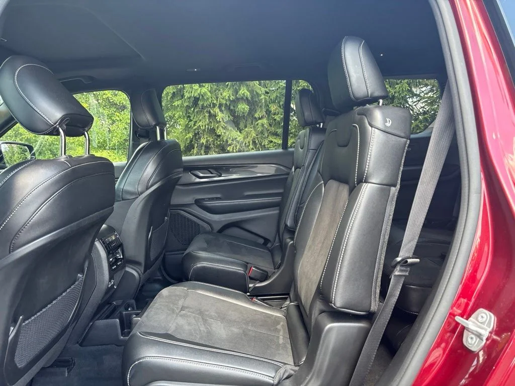 Used 2023 Red Jeep Altitude image 11