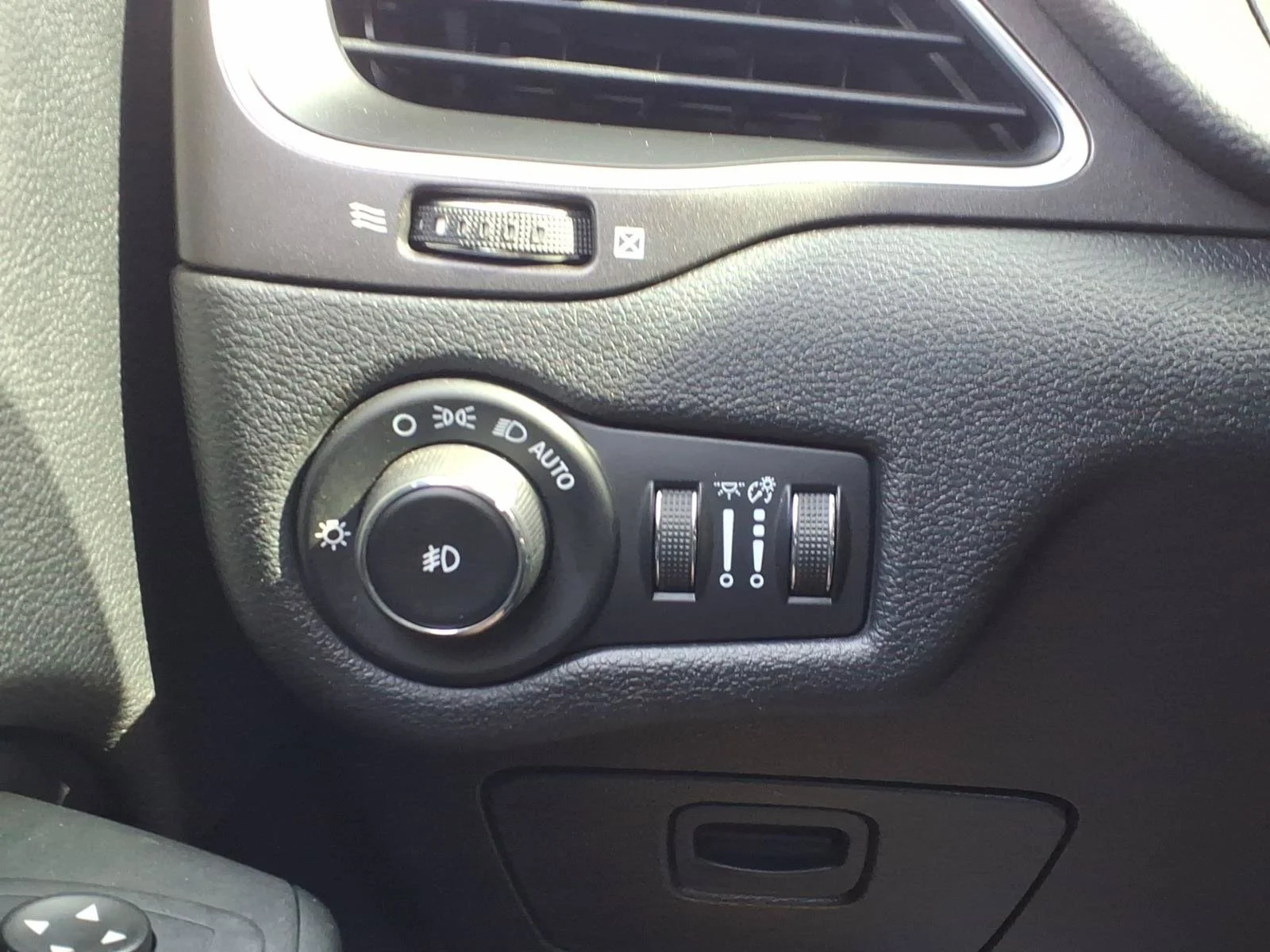 Used 2019 Hydro Blue Pearlcoat Jeep Trailhawk image 32