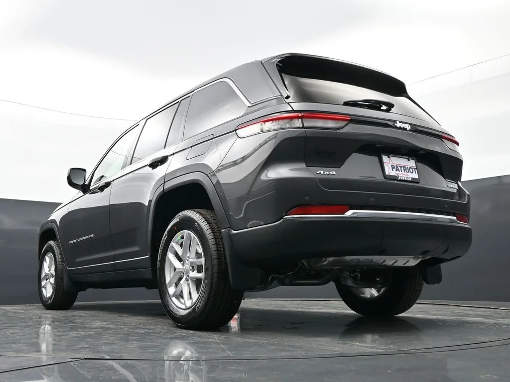 New 2026 Baltic Gray Metallic Clear-Coat Exterior Paint Jeep Laredo X image 45
