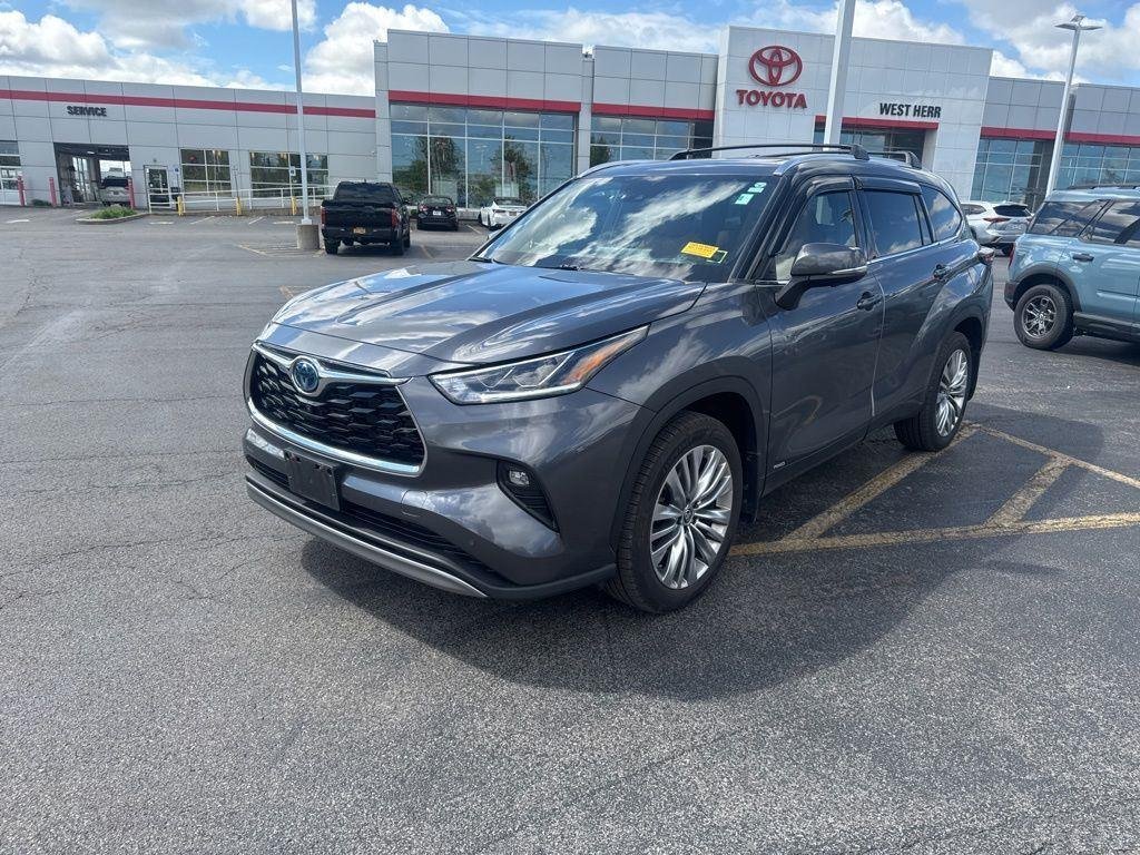 Used 2024 Magnetic Gray Metallic Toyota Platinum image 5