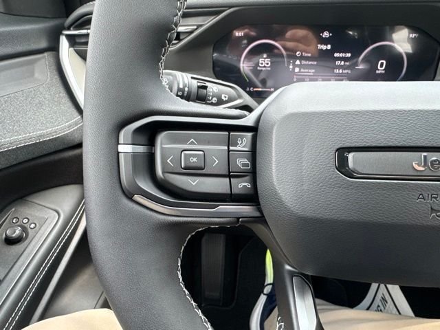 New 2026 Bright White Clear-Coat Exterior Paint Jeep Laredo image 20