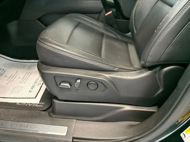 Used 2022 Black GMC Denali image 18
