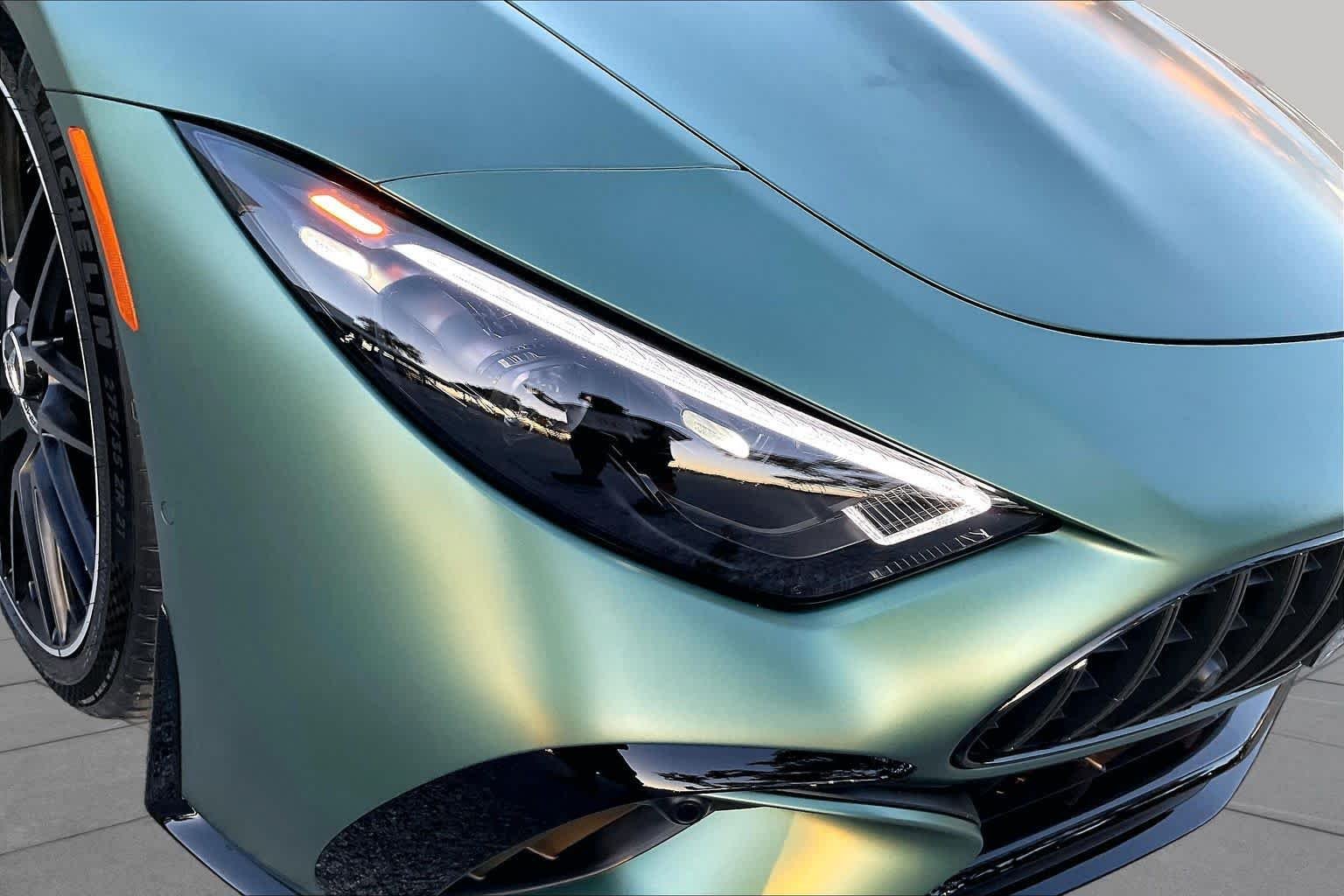 New 2026 MANUFAKTUR exclusive Ireland mid green magno Mercedes-Benz AMG® SL 63 S E Performance Roadster image 14