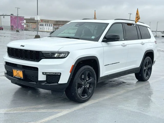Used 2025 White Jeep Limited image 4