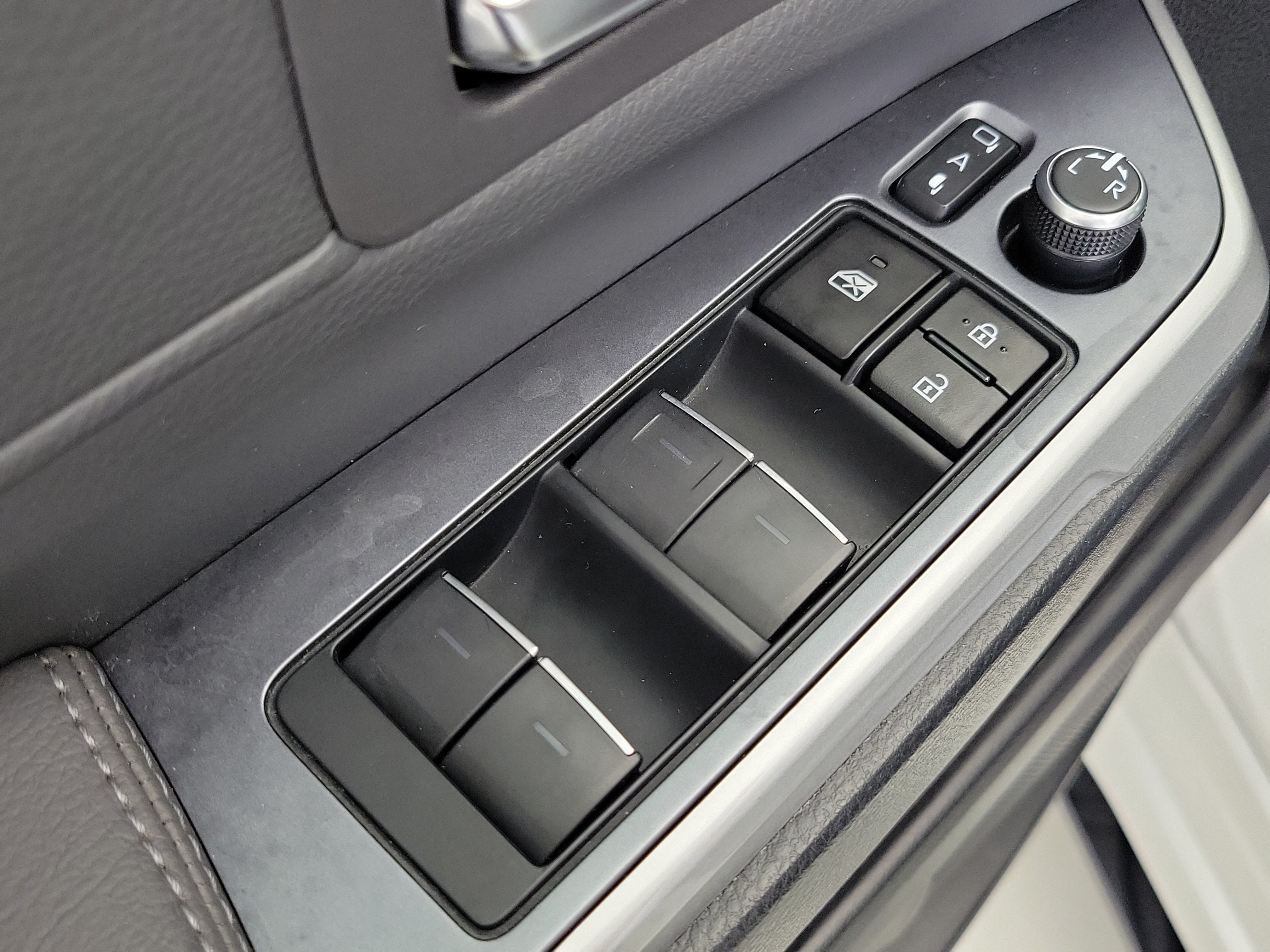 Used 2023 Wind Chill Pearl Toyota XSE image 22