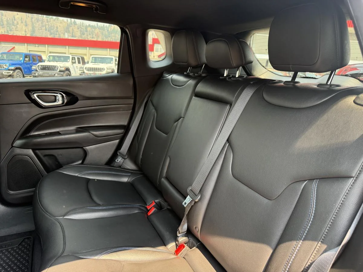 Used 2025 Black Jeep High Altitude image 18