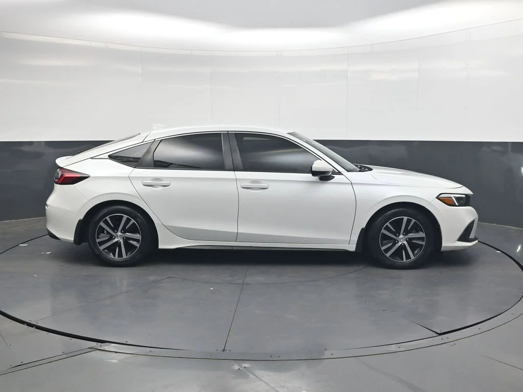Used 2023 Platinum White Pearl Honda LX image 3