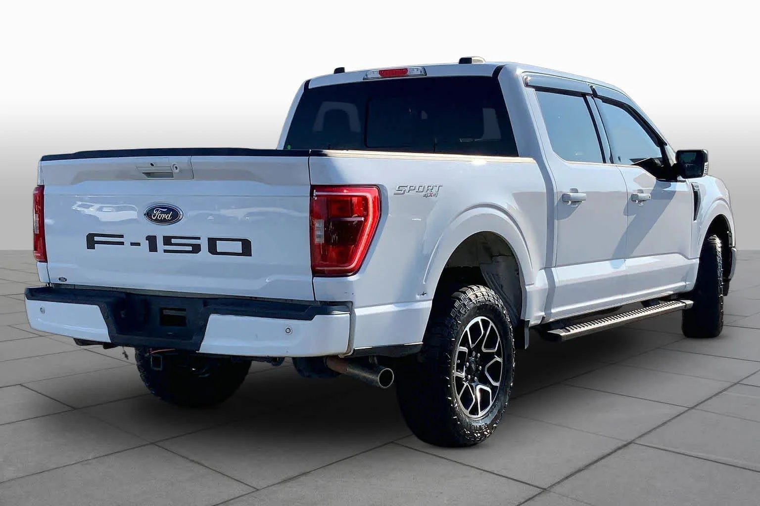 Certified Used 2022 Oxford White Clearcoat Ford XLT image 12