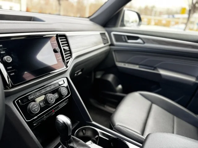 2022 Volkswagen Atlas Cross Sport SE w/Tech - Photo 17