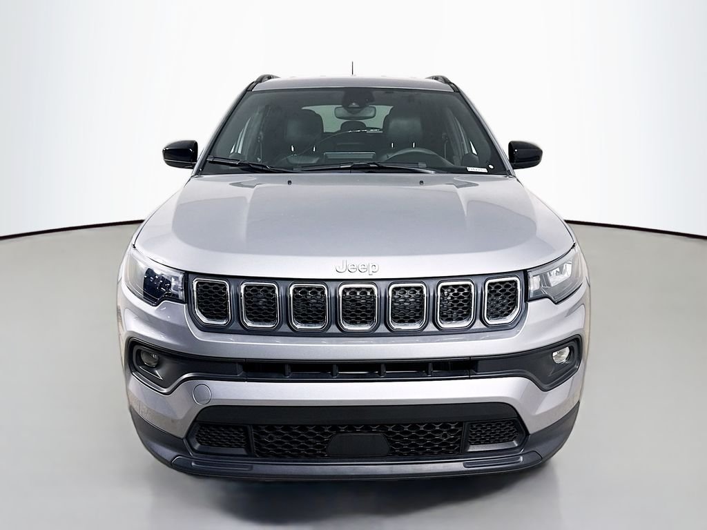 Used 2023 Billet Silver Metallic Clearcoat Jeep Latitude image 6