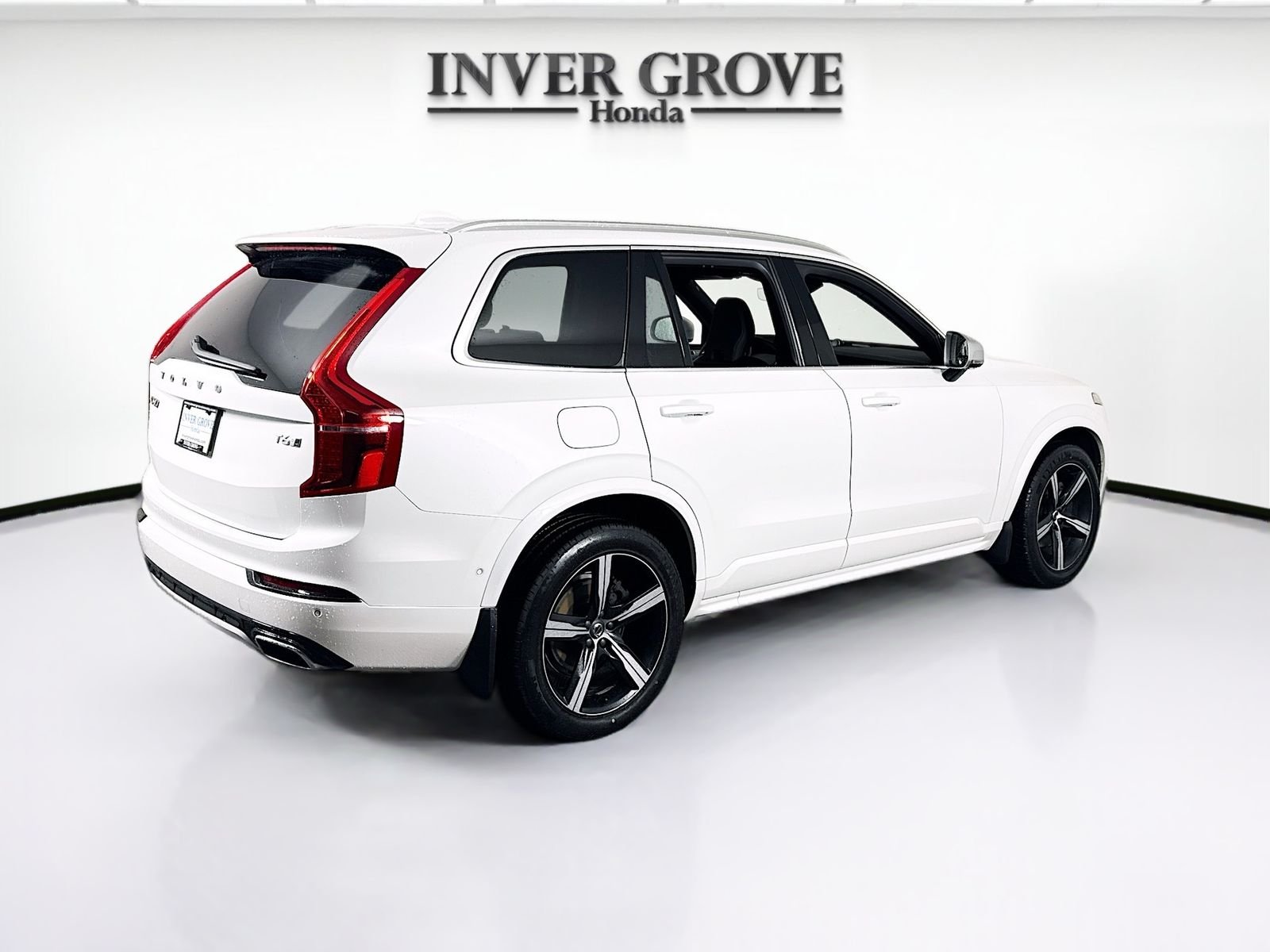Used 2019 Crystal White Pearl Volvo T6 R-Design image 5