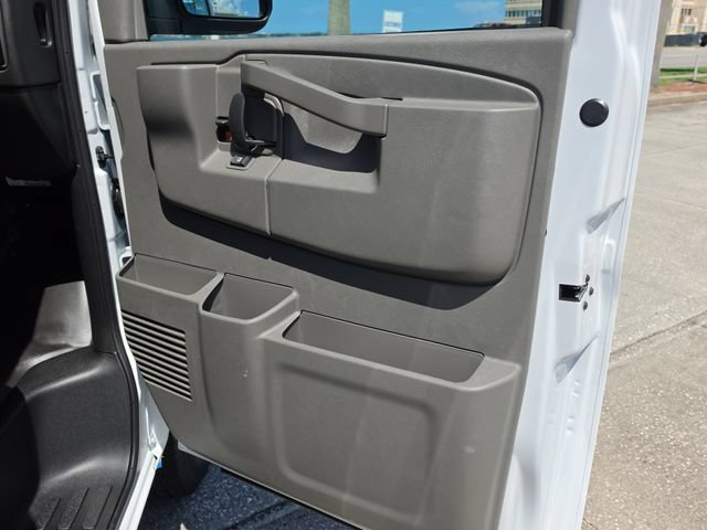 2026 Chevrolet Express Cargo Work Van - Photo 10
