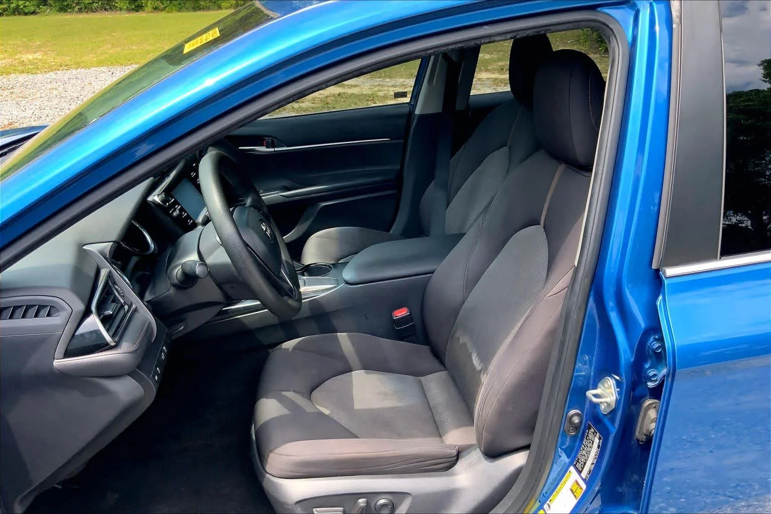 2020 Toyota Camry LE - Photo 8