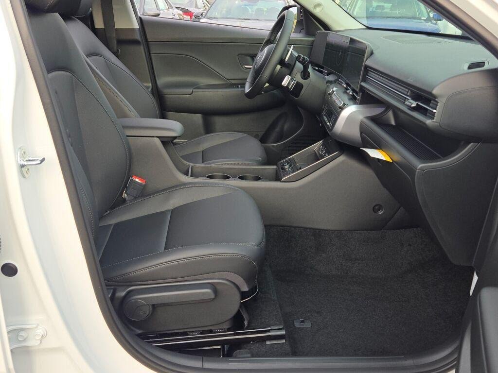 New 2026 Atlas White Hyundai SEL Premium FWD image 6