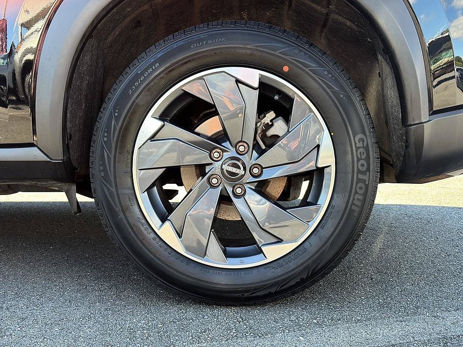 Used 2025 Super Black Nissan SV image 10