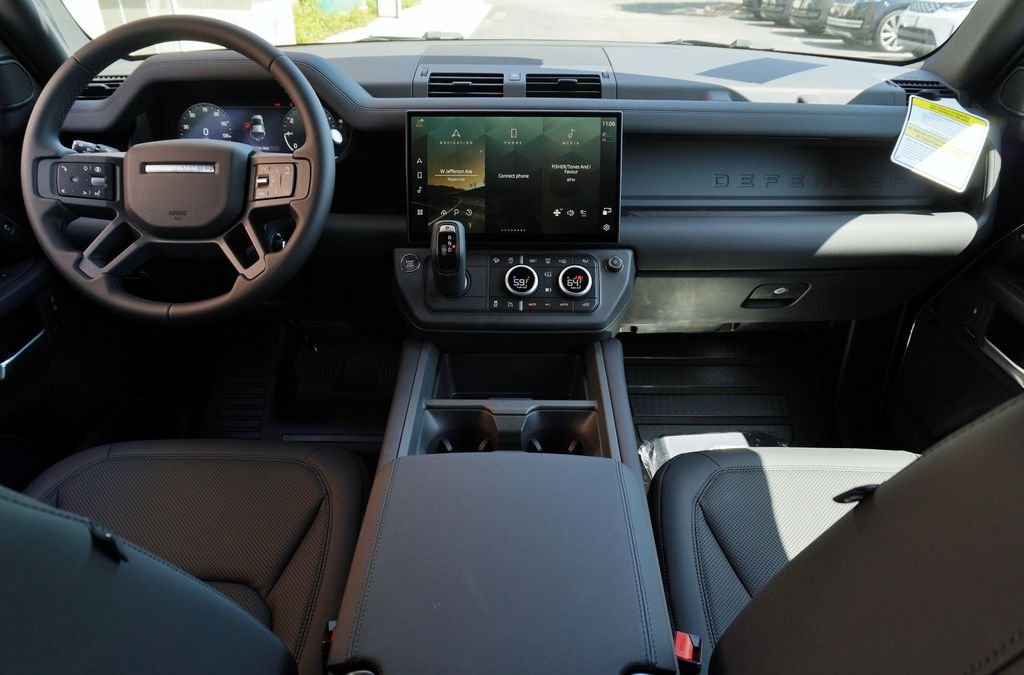 Used 2026 Green Land Rover S image 9