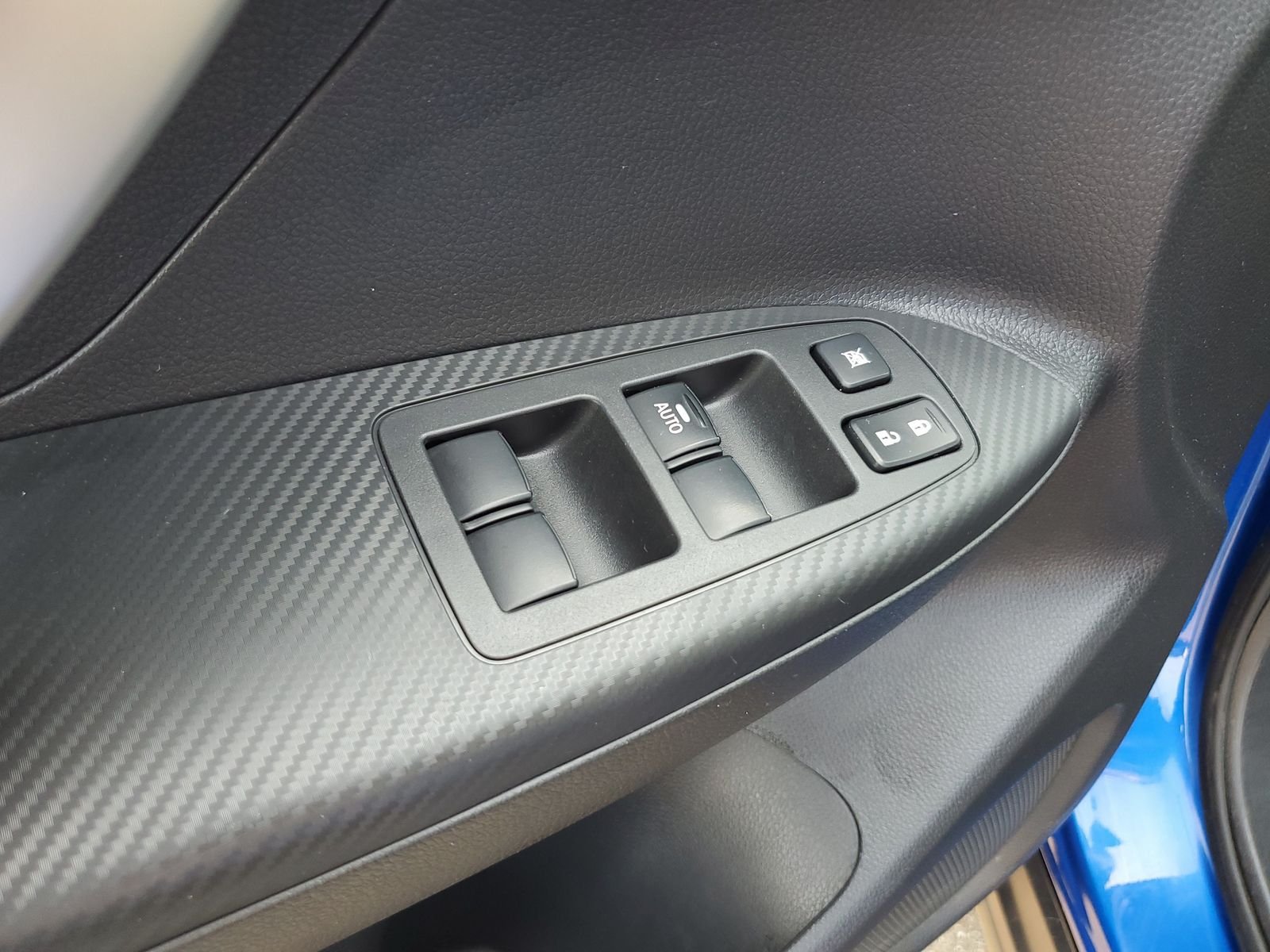 Used 2022 Blue Mitsubishi SE image 12