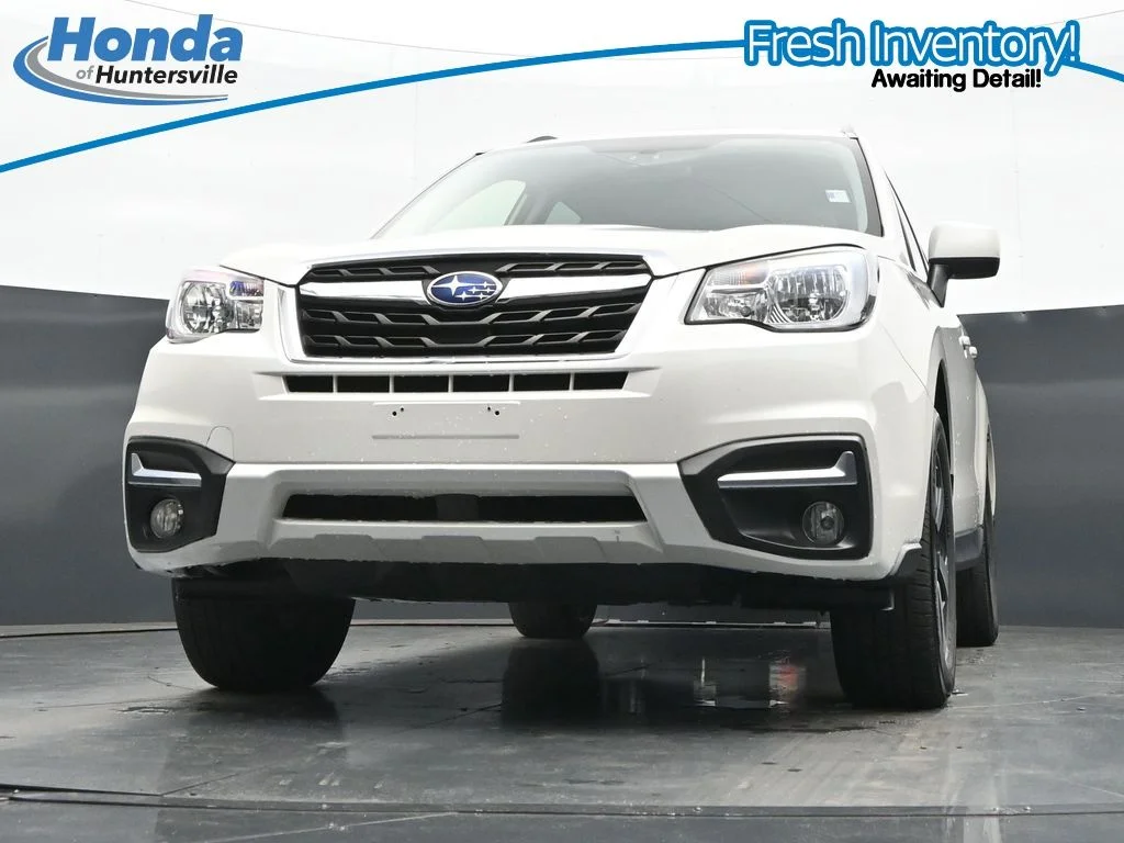 Used 2018 Crystal White Pearl Subaru 2.5i Premium image 26