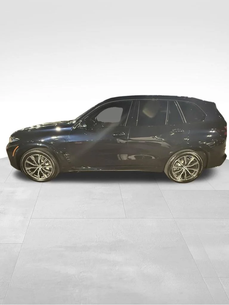 Used 2026 Black BMW xDrive50e image 3