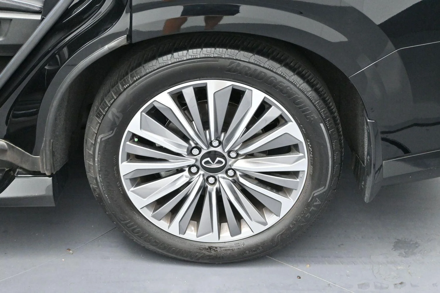 Used 2025 Black Obsidian INFINITI LUXE image 33