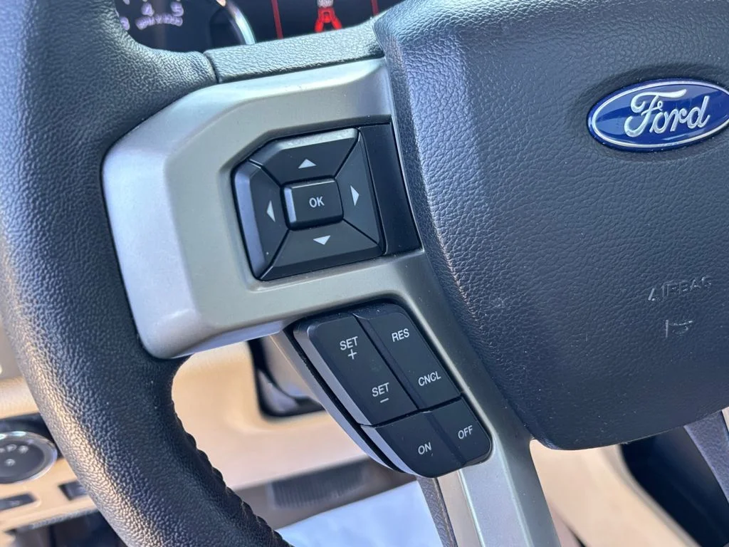 Used 2020 White Ford Lariat image 35